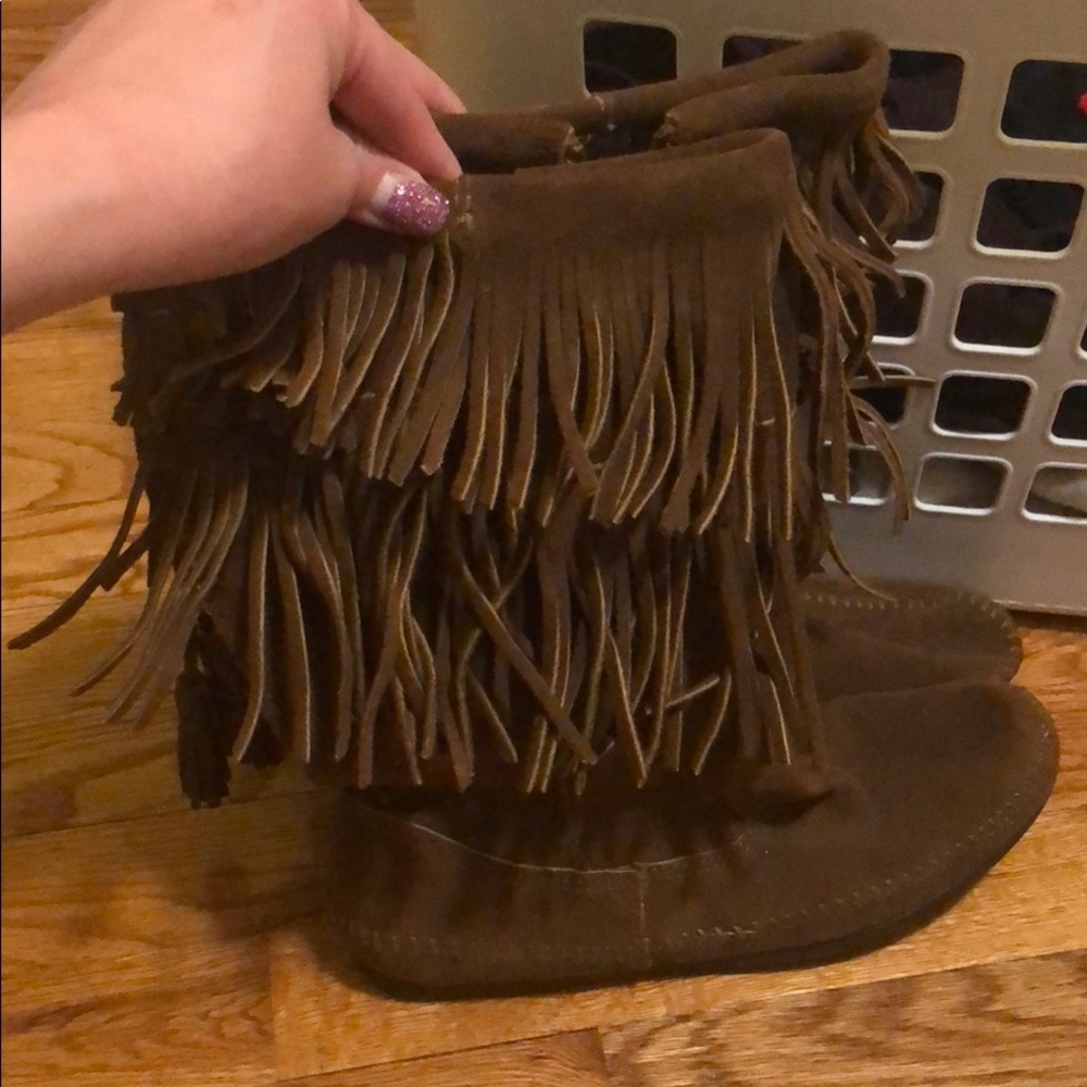 Minnetonka moccasin boots